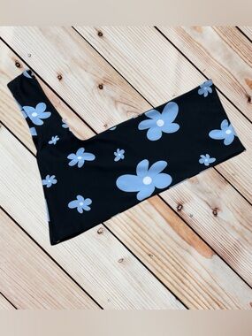 Sketch-Y S black blue floral one shoulder crop top